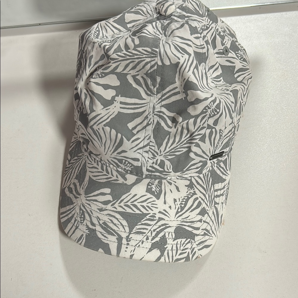 O'Neill green and White Leaf Print Cap